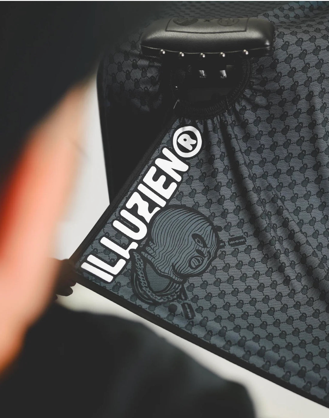 illuzien Black ski Mask Pro Cape